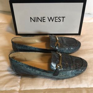 Nine West faux snakeskin blue loafers Size 8.5